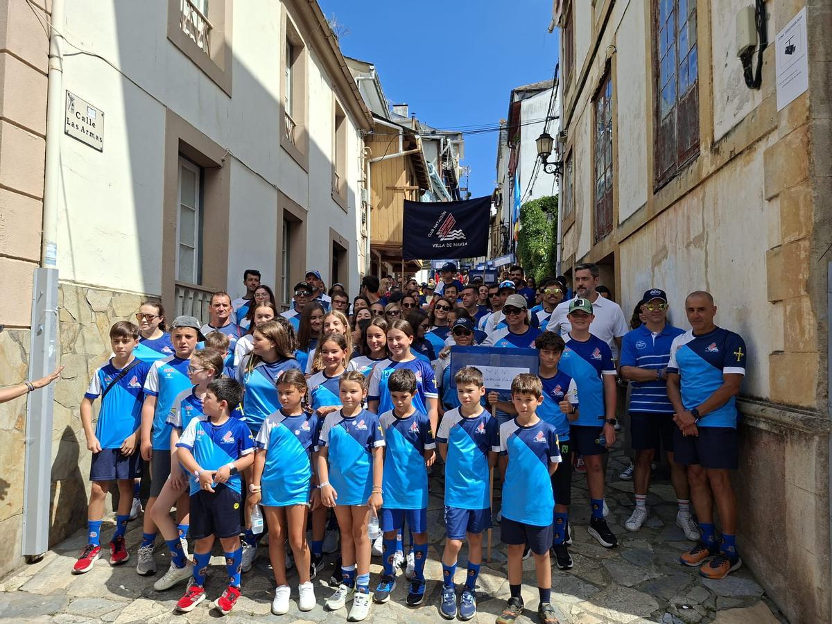 En imágenes: Los nadadores toman las calles de Navia en un ambiente "espectacular" En imágenes: Los nadadores toman las calles de Navia en un ambiente "espectacular"