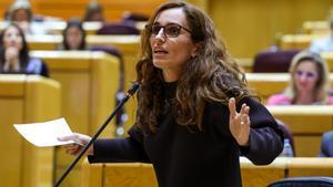 La ministra Mónica García en un Pleno del Senado.