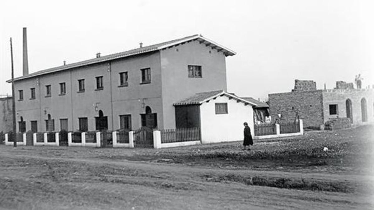 El origen 8 Imagen del lugar tomada en 1929 en el que se ven las primeras casas, en Escòcia, terminadas, y la segunda fase, en construcción.