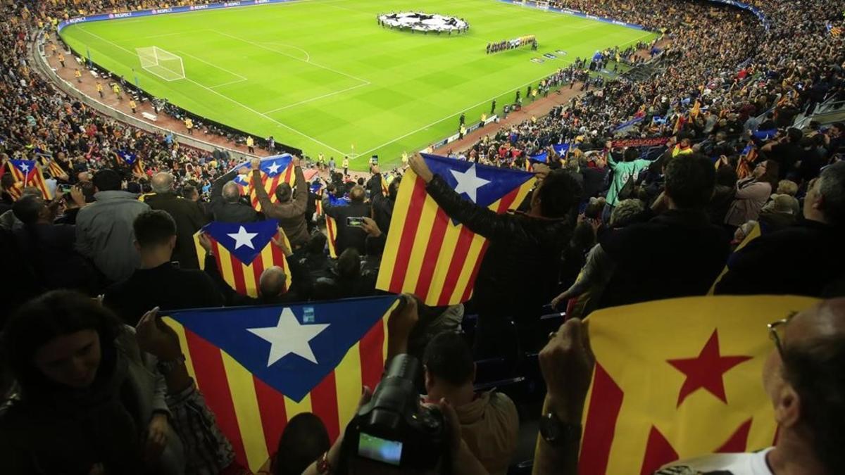 Banderas 'estelades' en el Barça-Bate Borisov de la Champions en noviembre del 2015.