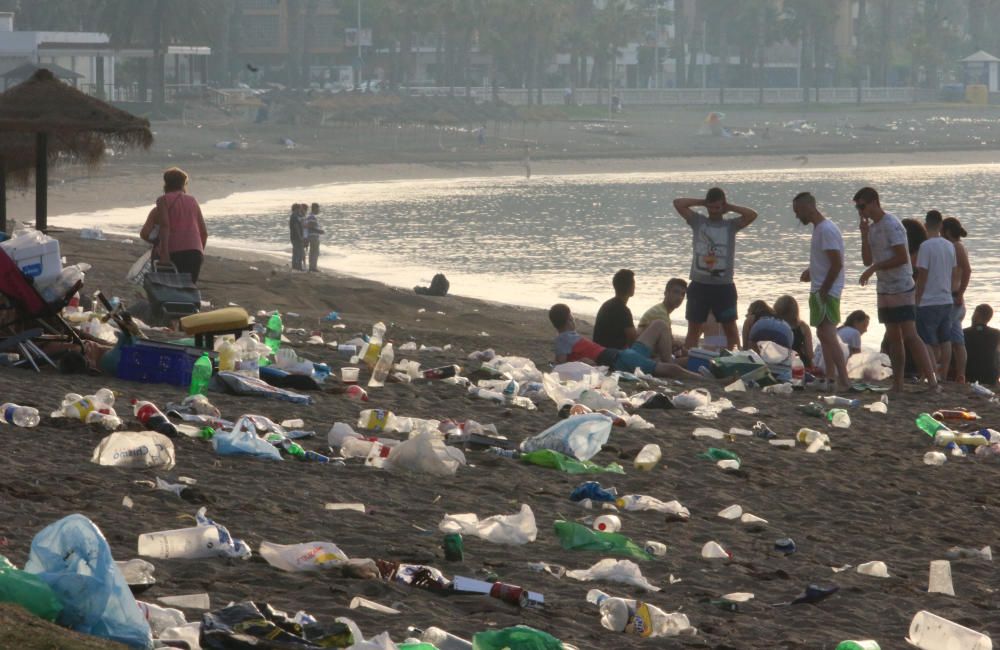 Así han quedado las playas después de la Noche de San Juan