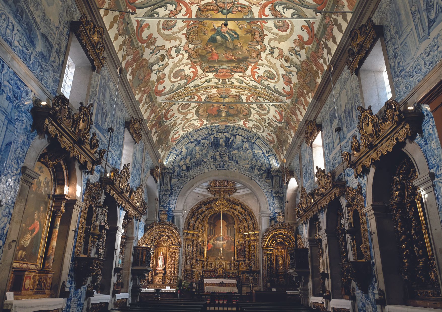 Interior de la impresionante iglesia de la Misericordia .