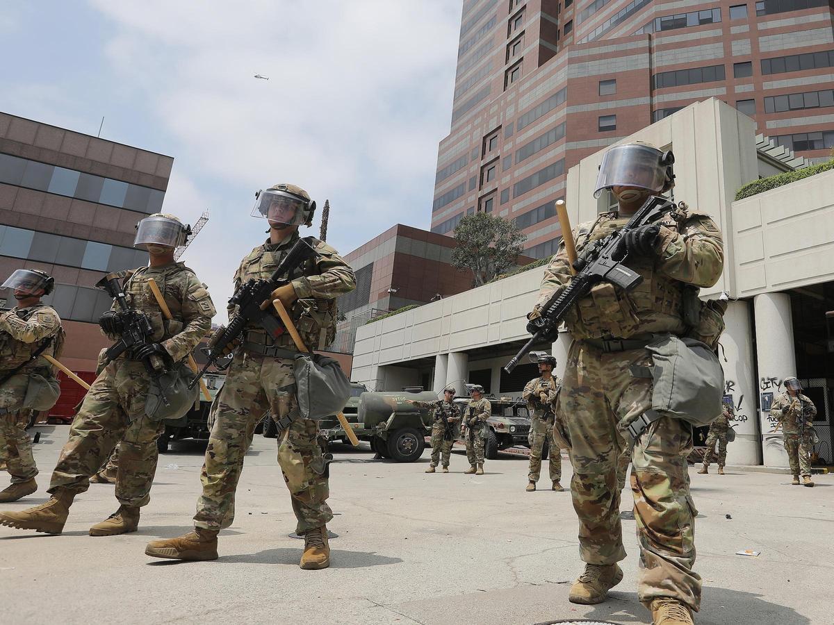 Agentes de la Guardia Nacional en Los Ángeles