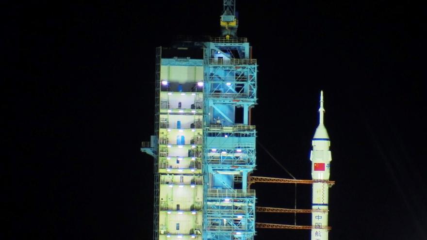 Despegan los primeros tres astronautas chinos que abordarán la estación espacial Tiangong