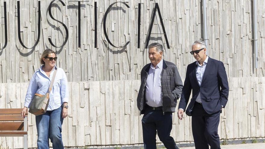 El juez restringe la movilidad de Miguel Ángel Padrón y Felipe Guerra por el 'caso Valka'