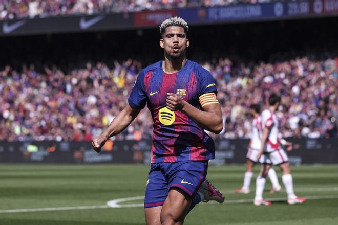 Araujo no piensa moverse del Barça
