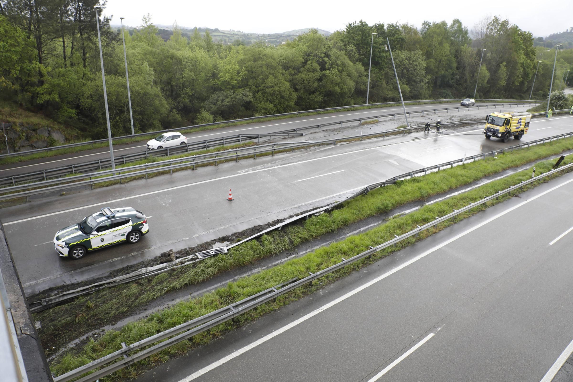 EN IMÁGENES: El brutal accidente de un camión en la A-64
