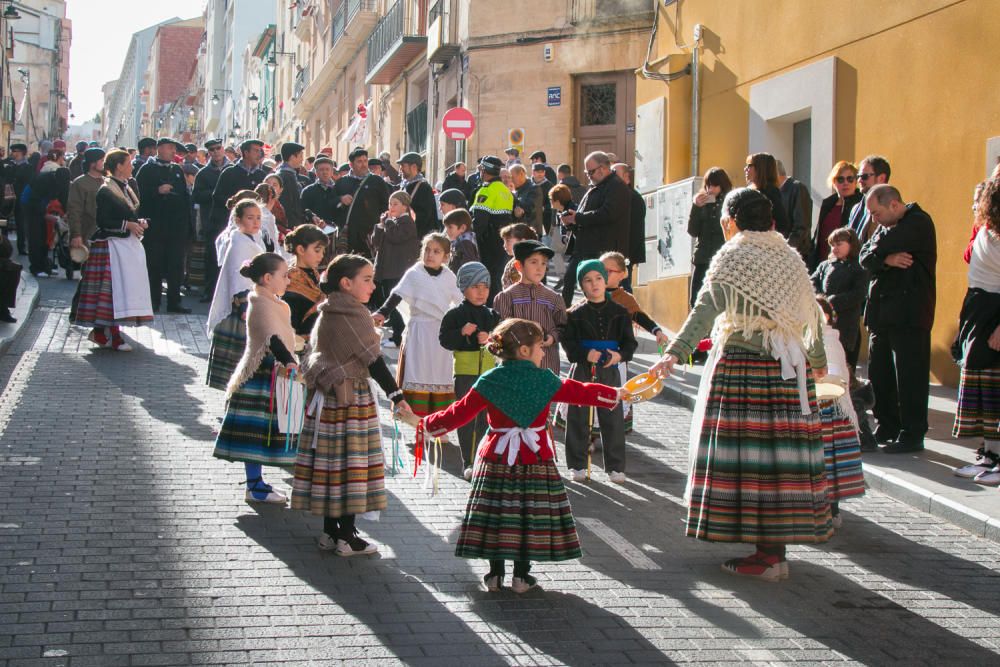 Les Pastoretes desfilan por las calles de Alcoy