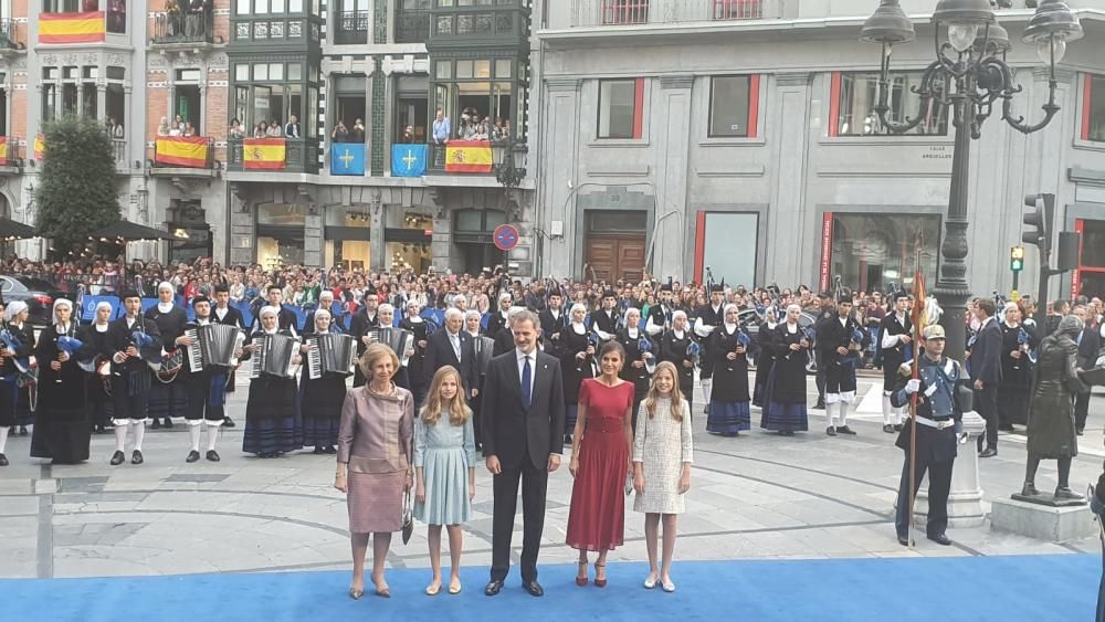 La alfombra azul del teatro Campoa