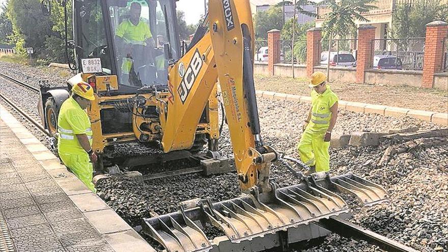 Adif acondiciona las estaciones de Navajas y Barracas