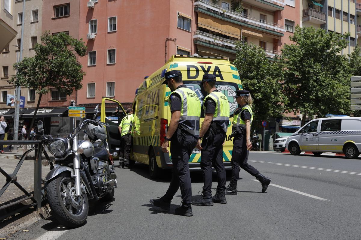 Presencia de medios policiales y sanitarios tras el accidente de este miércoles.