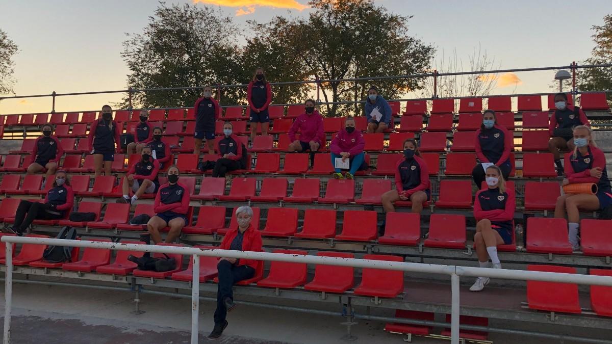 Las jugadoras del Rayo Vallecano protestan