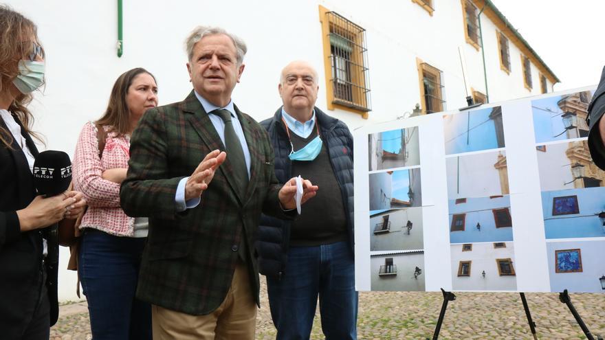 El Ayuntamiento soterra por completo el cableado aéreo y en fachada de la plaza de Capuchinos