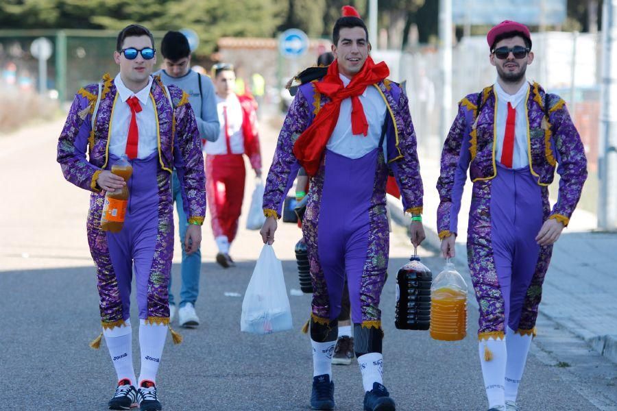 Miles de jóvenes en la fiesta del año