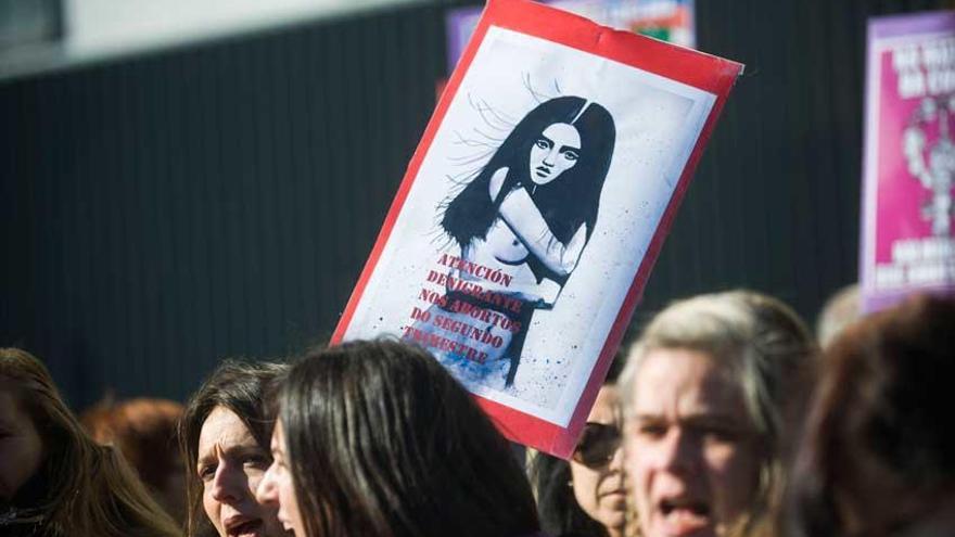 Protesta &#039;Por un Aborto Digno&#039; el pasado mes de febrero en el Hospital de A Coruña.