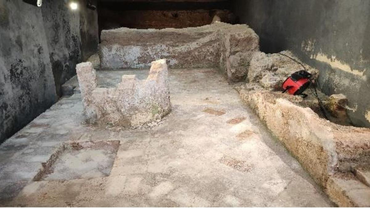 Restos de la vivienda medieval de época islámica donde se han encontrado humedades y descomposición en los muros.