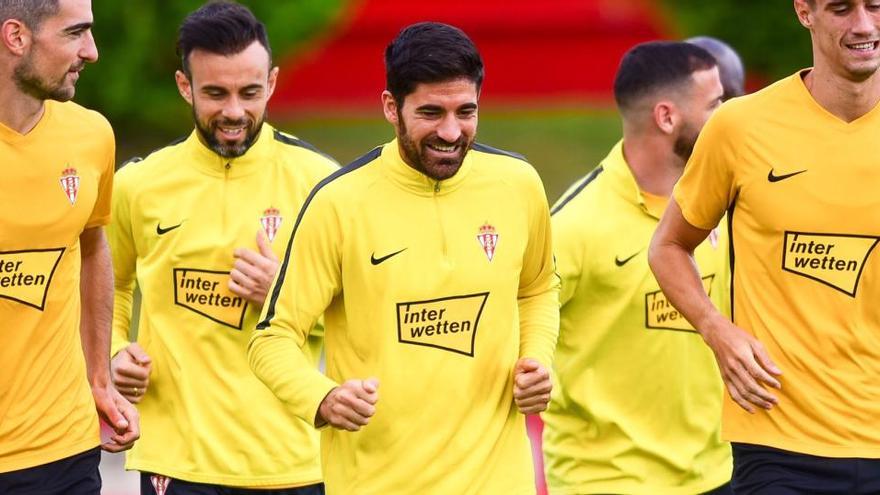 Carmona, en el entrenamiento del Sporting de hoy en Mareo.