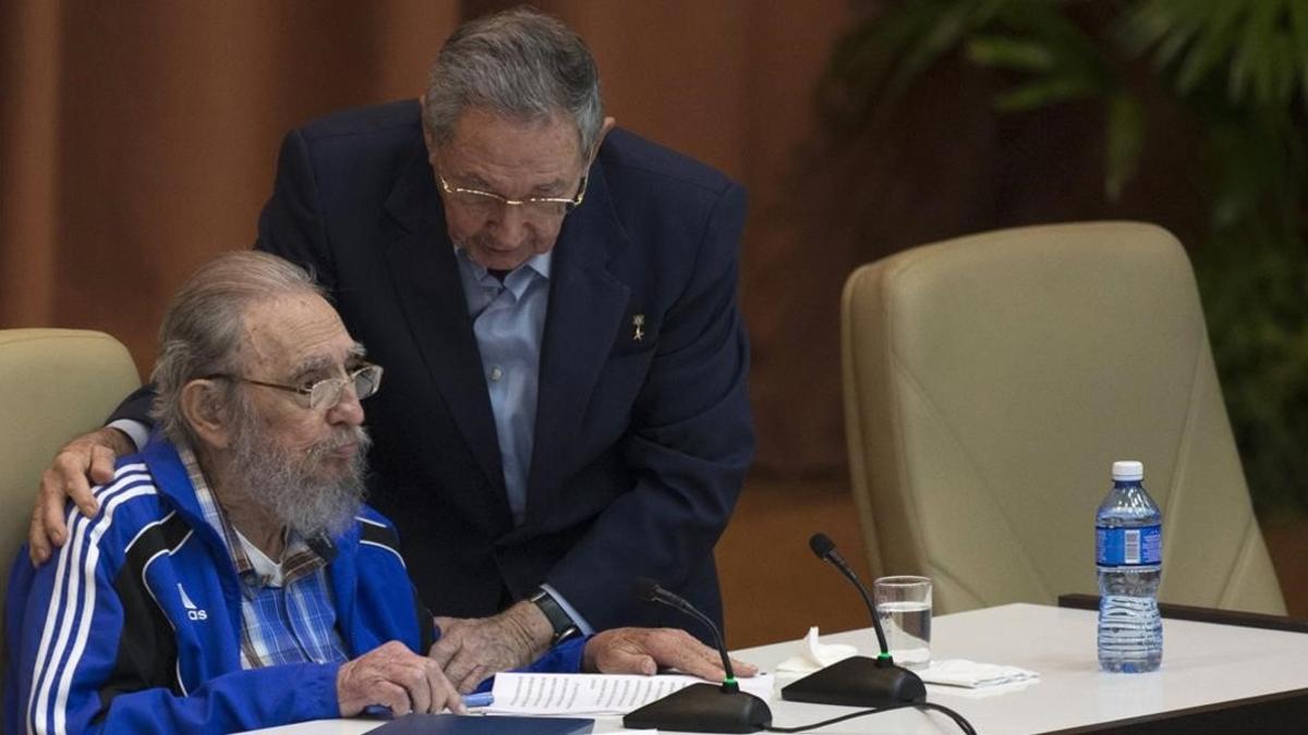 Raúly Fidel Castro en el último congreso del Partido Comunista.