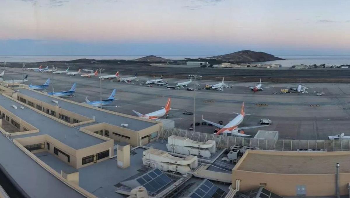 Aviones en el aeropuerto de Gran Canaria .