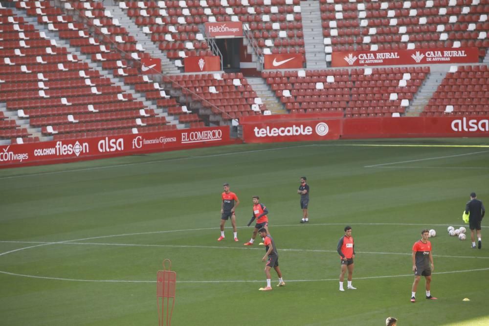 Entrenamiento del Sporting en El Molinón