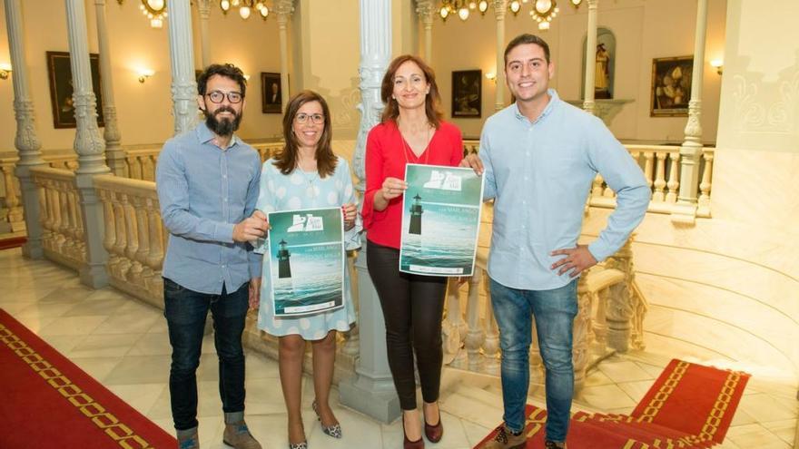 La vicealcaldesa de Cartagena, Ana Belén Castejón (2i), durante la presentación de los conciertos.