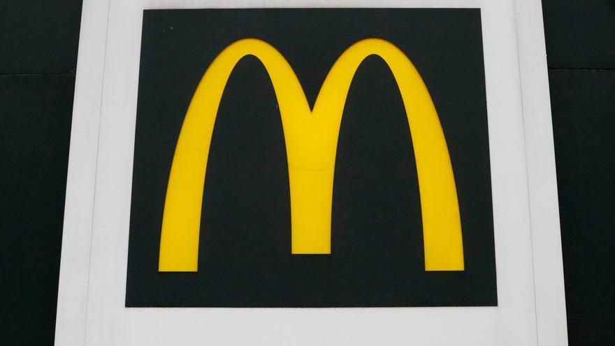 Vista del logo del gigante de la comida rápida McDonald’s, en una fotografía de archivo. EFE/Anatoly Maltsev