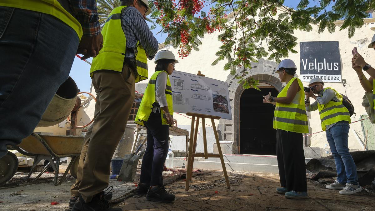 Trabajos de restauración de la ermita de Santa Catalina en el Pueblo Canario