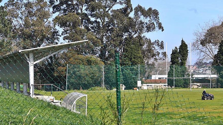 Campo de fútbol, en la zona  de Acea da Má. |   // VÍCTOR ECHAVE