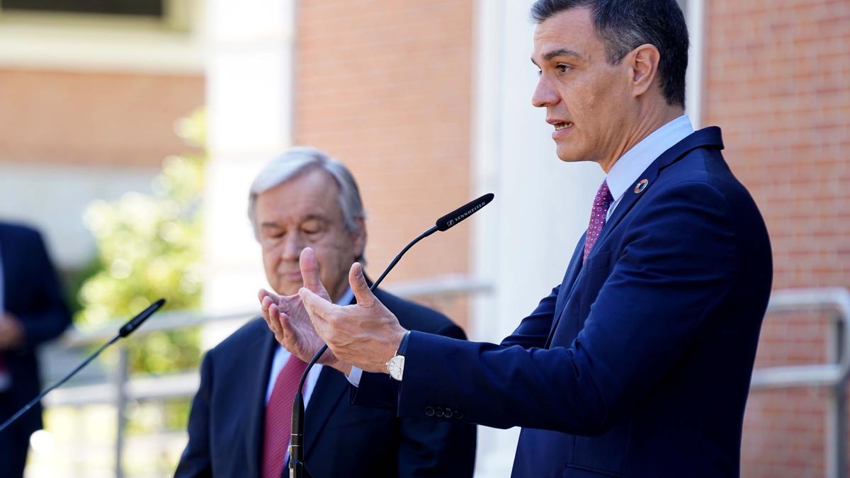 El presidente del Gobierno, Pedro Sánchez, recibe en la Moncloa al secretario general de la ONU, el portugués António Guterres, este 2 de julio de 2021.