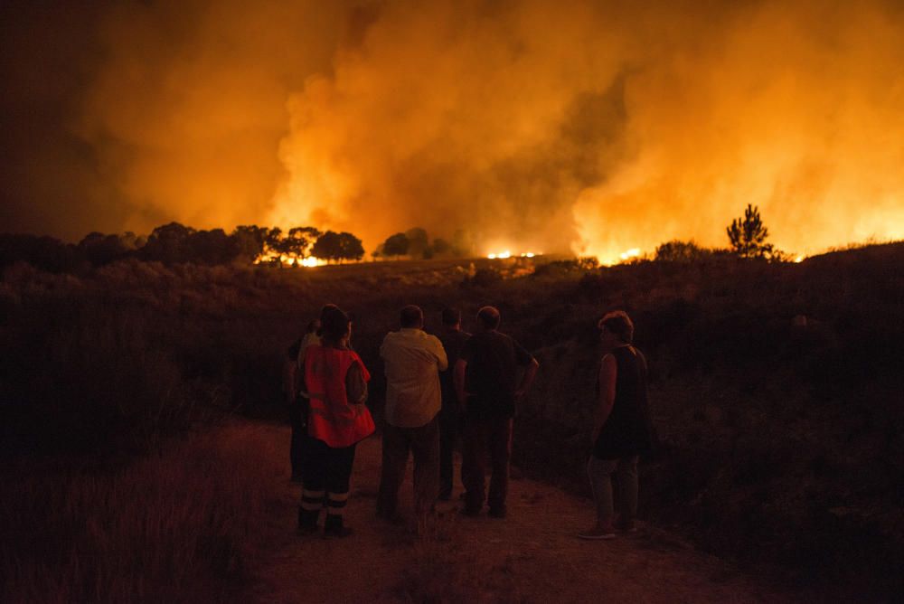 El incendio ha arrasado la zona de Verín.