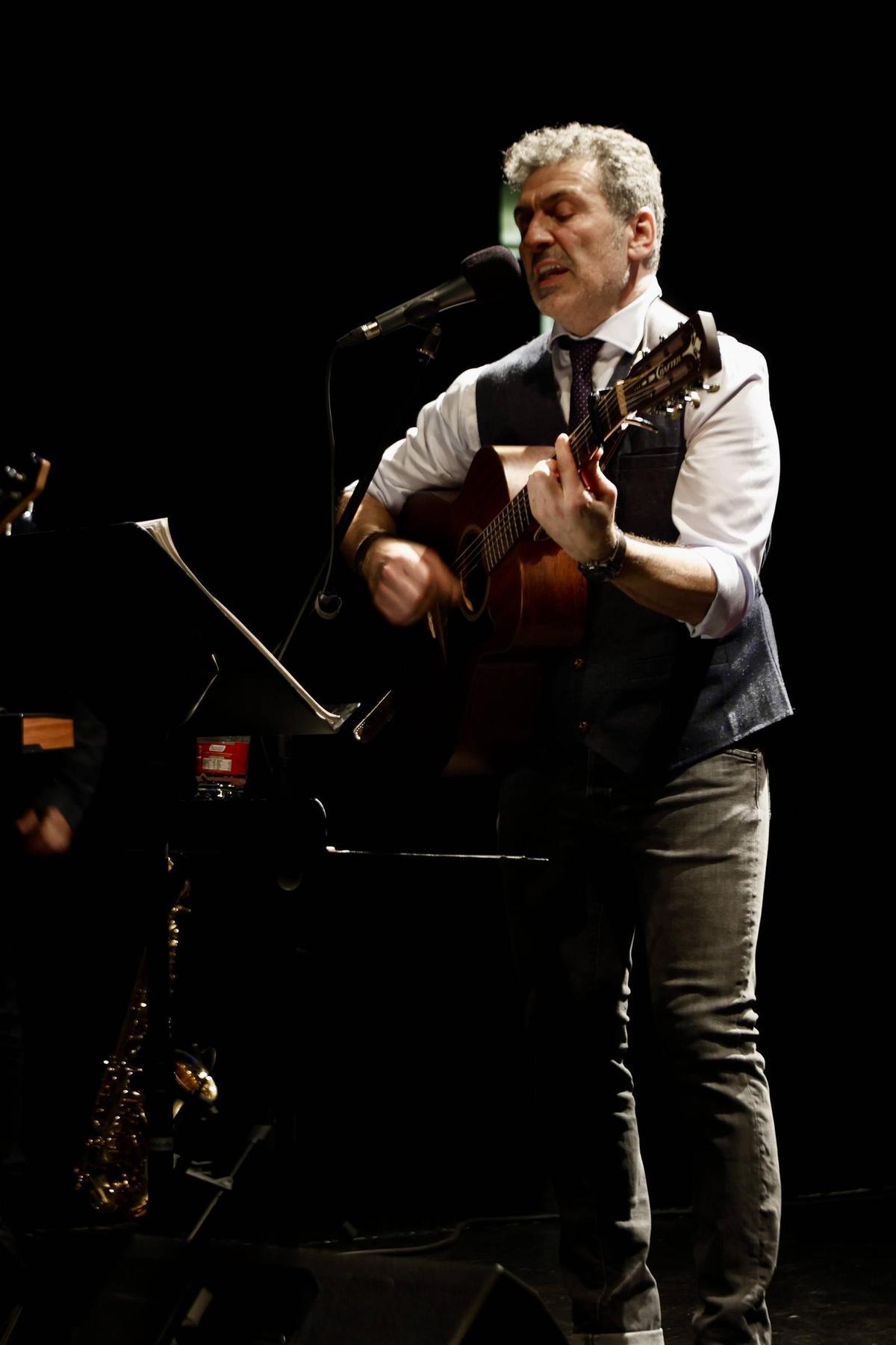 Mina Longo arropa a José Taboada en su homenaje a Sabina en El Llano (en imágenes)