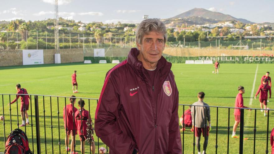 Manuel Pellegrini, ayer en el Marbella Football Center, donde trabajó en doble sesión de entrenamientos, con su Hebei China Fortune.