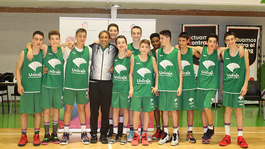 Luis Casimiro con el equipo Unicaja Andalucía Preinfantil masculino