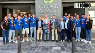 El Horneo EÓN Alicante celebra el ascenso en Valencia