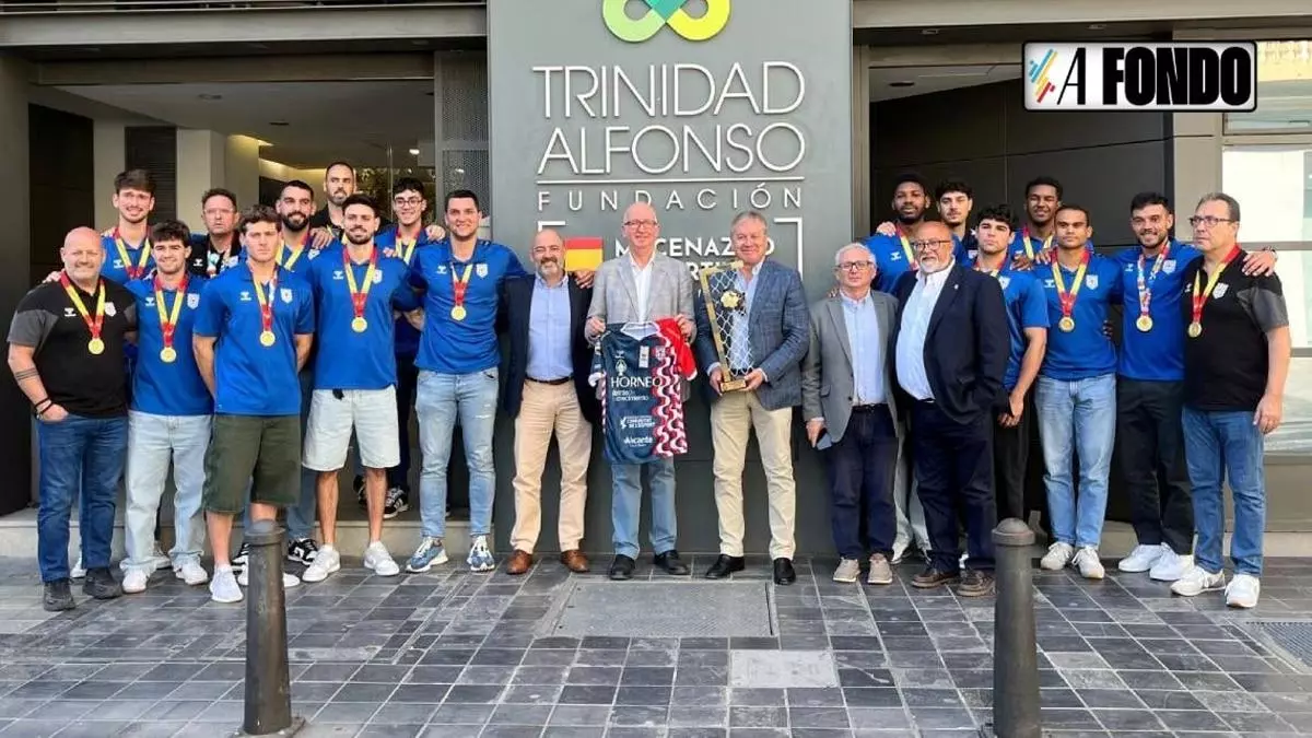 El Horneo EÓN Alicante celebra el ascenso en Valencia