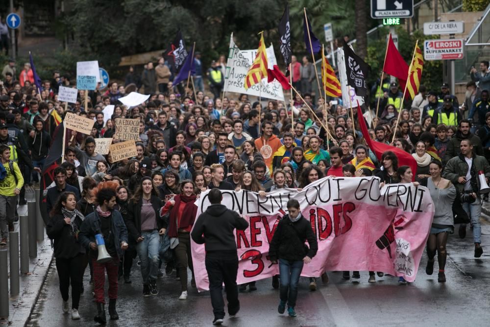 Medio millar de estudiantes vuelven a marchar contra la LOMCE