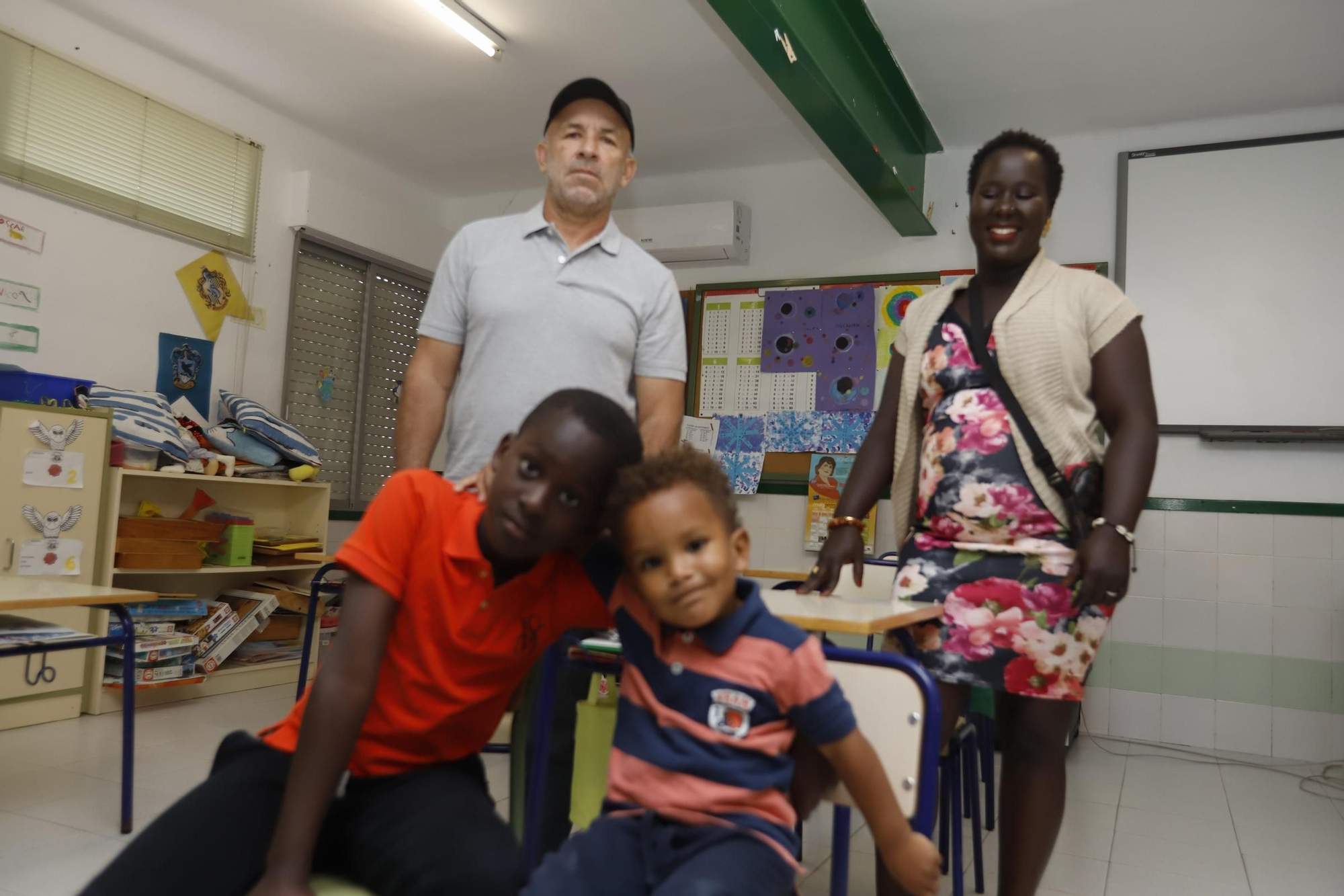 Así es la familia de Guinea que ha evitado el cierre de la escuela de Benissuera