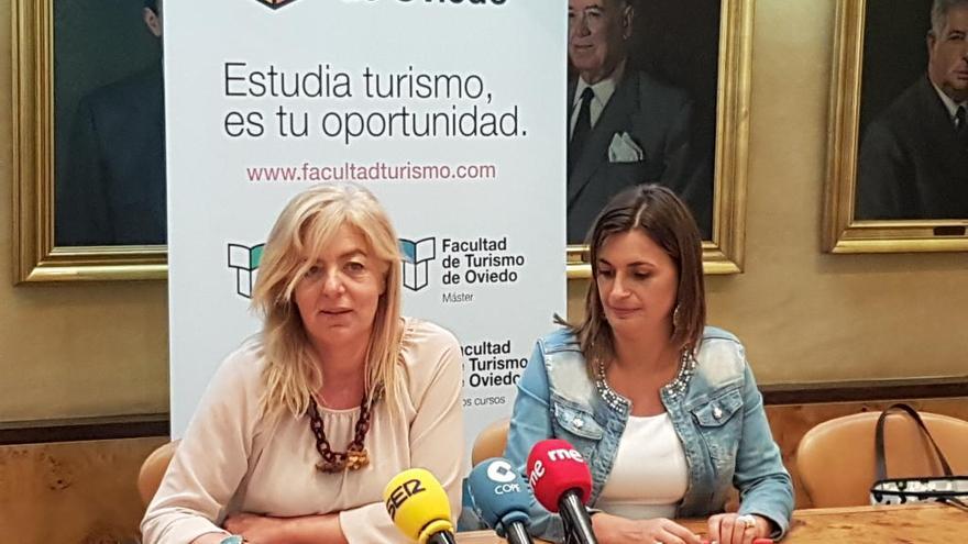 Covadonga Vigil y Marían González, esta mañana, en la presentación de los actos del 50 aniversario.