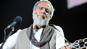 El cantautor y multinstrumentista británico Cat Stevens se convirtió al islamismo en 1977 y cambió su nombre por Yusuf Islam.