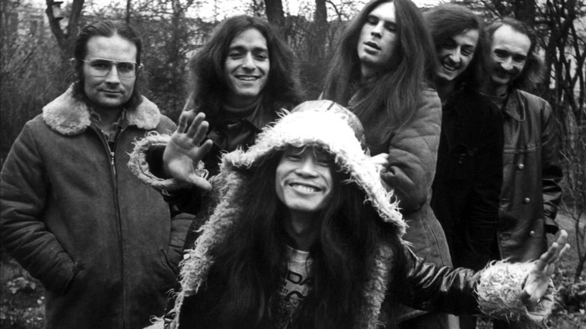 Los miembros de Can, en 1971, con el batería Jaki Liebezeit (segundo por la izquierda).