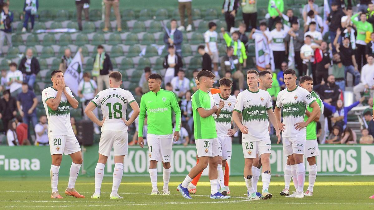 Los jugadores del Elche &quot;hundidos&quot; al final del encuentro del pasado domingo frente al Cartagena