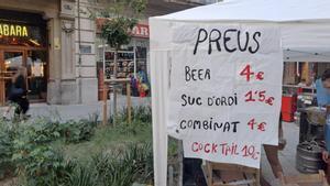 Precios cerveceros en las fiestas del Eixample Dret. En inglés: beer, 4 €.  En catalán: suc dordi (zumo de cebada), 1,5 €.