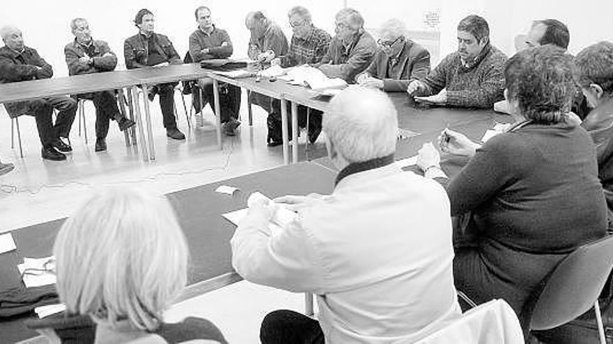 Representantes de asociaciones del norte de España, durante la reunión celebrada ayer en Oviedo.