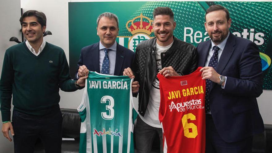 Javi García, un murciano con el corazón dividido