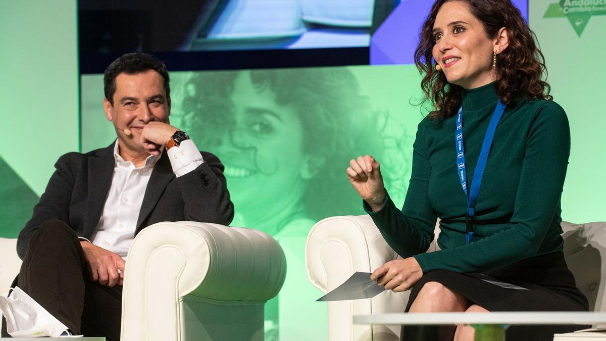 Juanma Moreno e Isabel Díaz Ayuso durante el congreso del PP andaluz.