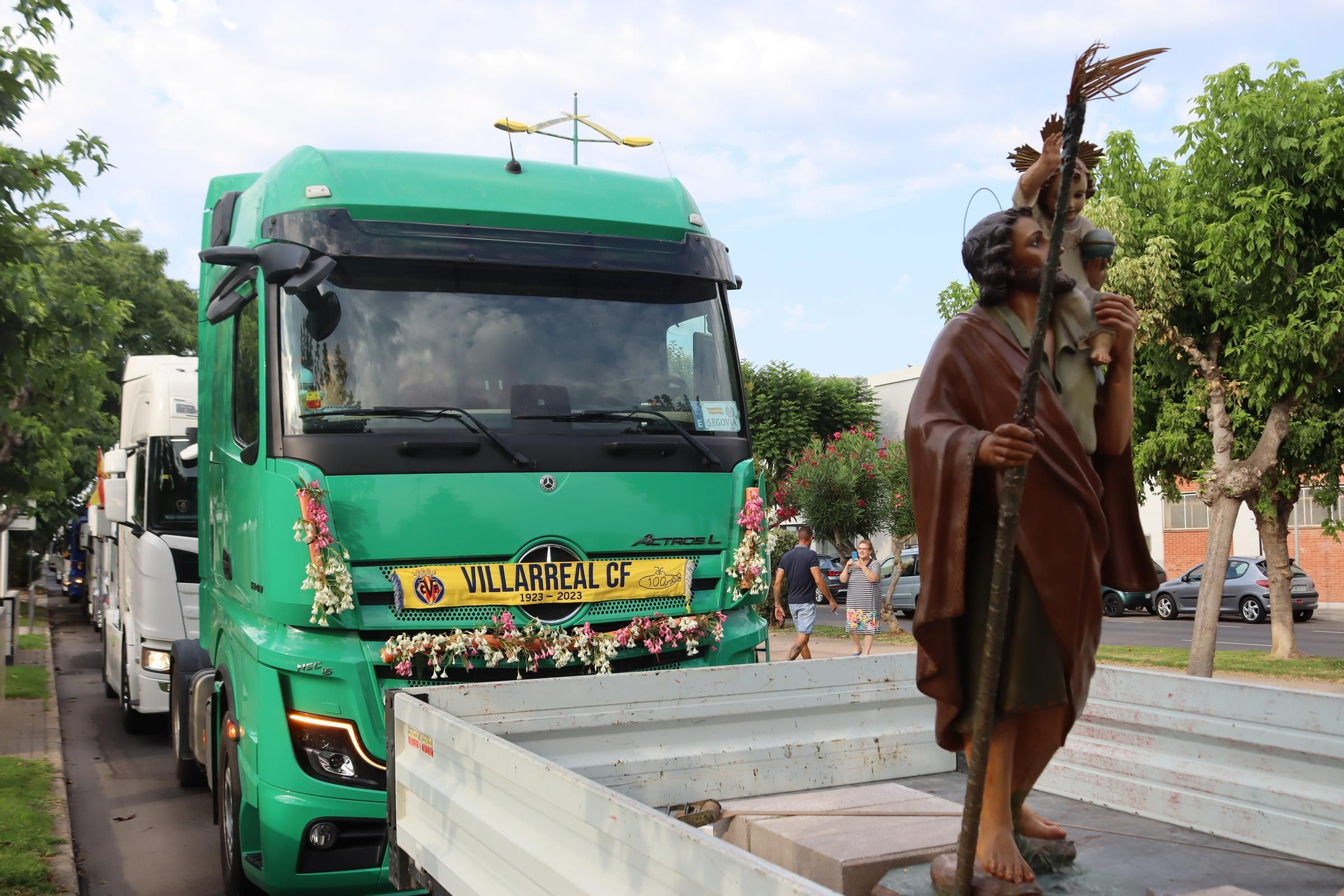 Vila-real celebra la festa de Sant Cristòfol amb la benedicció i desfilada de camions