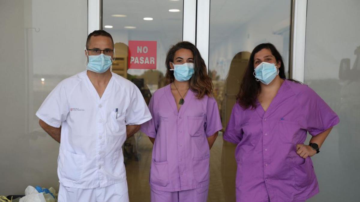 Algunos de los sanitarios de guardia en el Hospital de Formentera