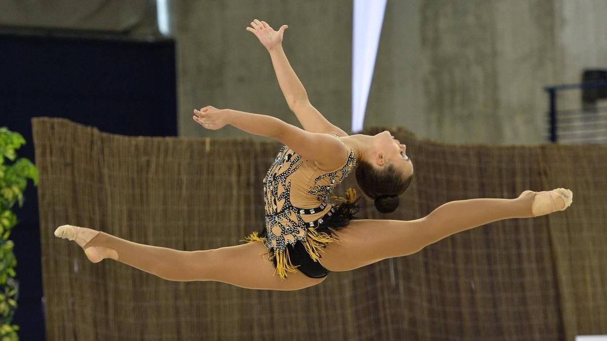 Martina Simón, en una competición de gimnasia rítmica en primera categoría