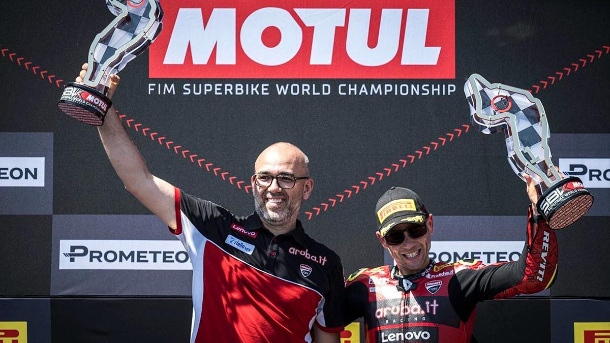 Bautista celebra la victoria en Imola