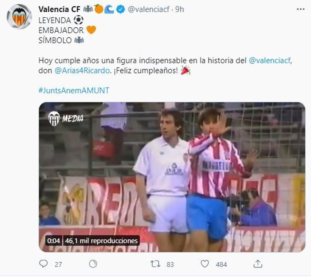 El homenaje del Valencia CF a Arias por su cumpleaños